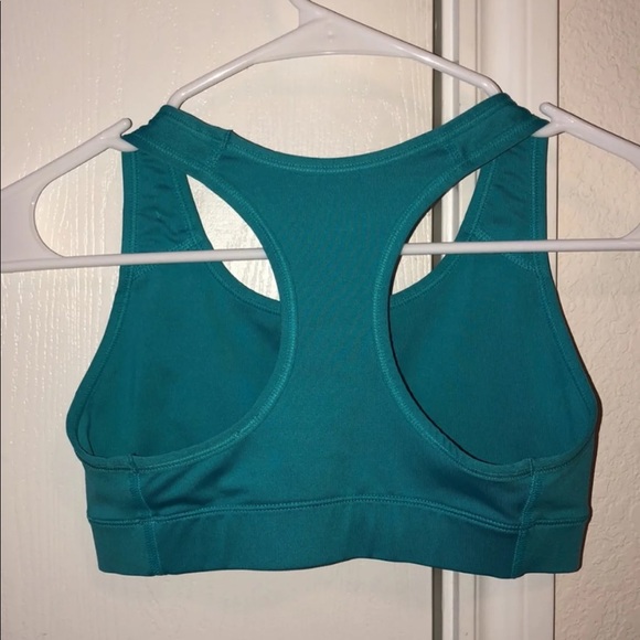nike sports bra - Picture 2 of 3